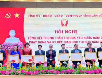 Giám đốc Công ty TNHH Phúc Bồn tử Huỳnh Trung Quân được tặng thưởng Huân chương Lao động hạng Ba